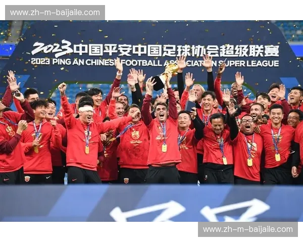 沪上风云:当“申花蓝”遇见“海港红”,谁才是这座城市流淌的血液? 沪上风云:当“申花蓝”遇见“海港红”,谁才是这座城市流淌的血液?